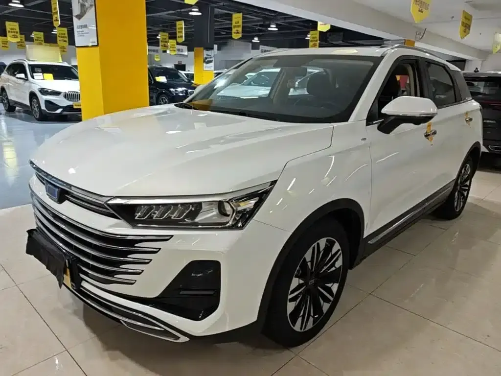 Bestune T77 2023 1.5T Automatic Luxury Edition — миниатюра 2