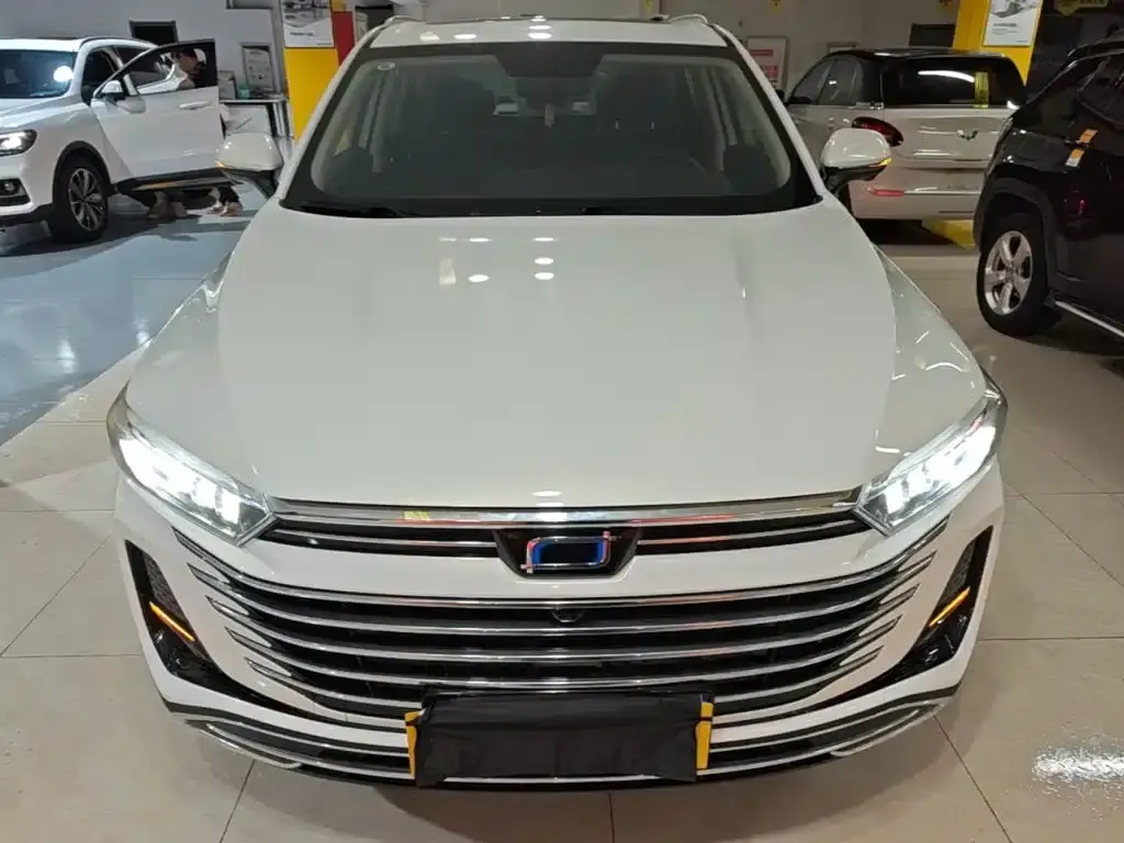 Bestune T77 2023 1.5T Automatic Luxury Edition — миниатюра 3