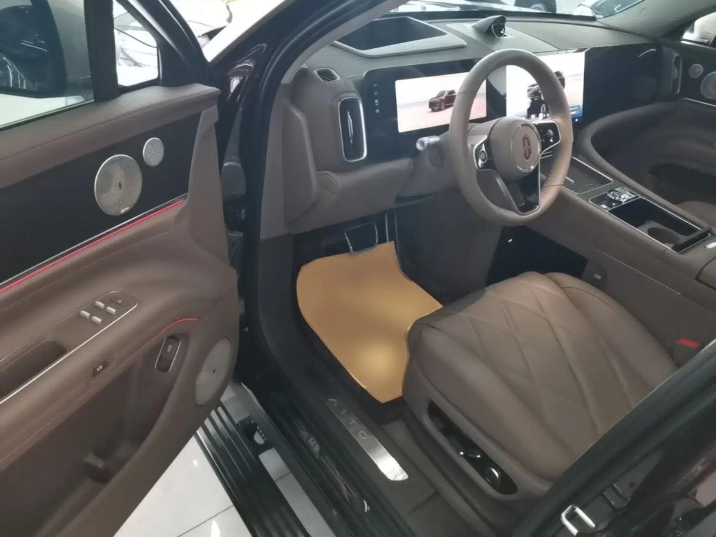 Hima AITO M9 2025 Extended-Range Ultra Version 52 kWh 5-Seater Edition — миниатюра 23