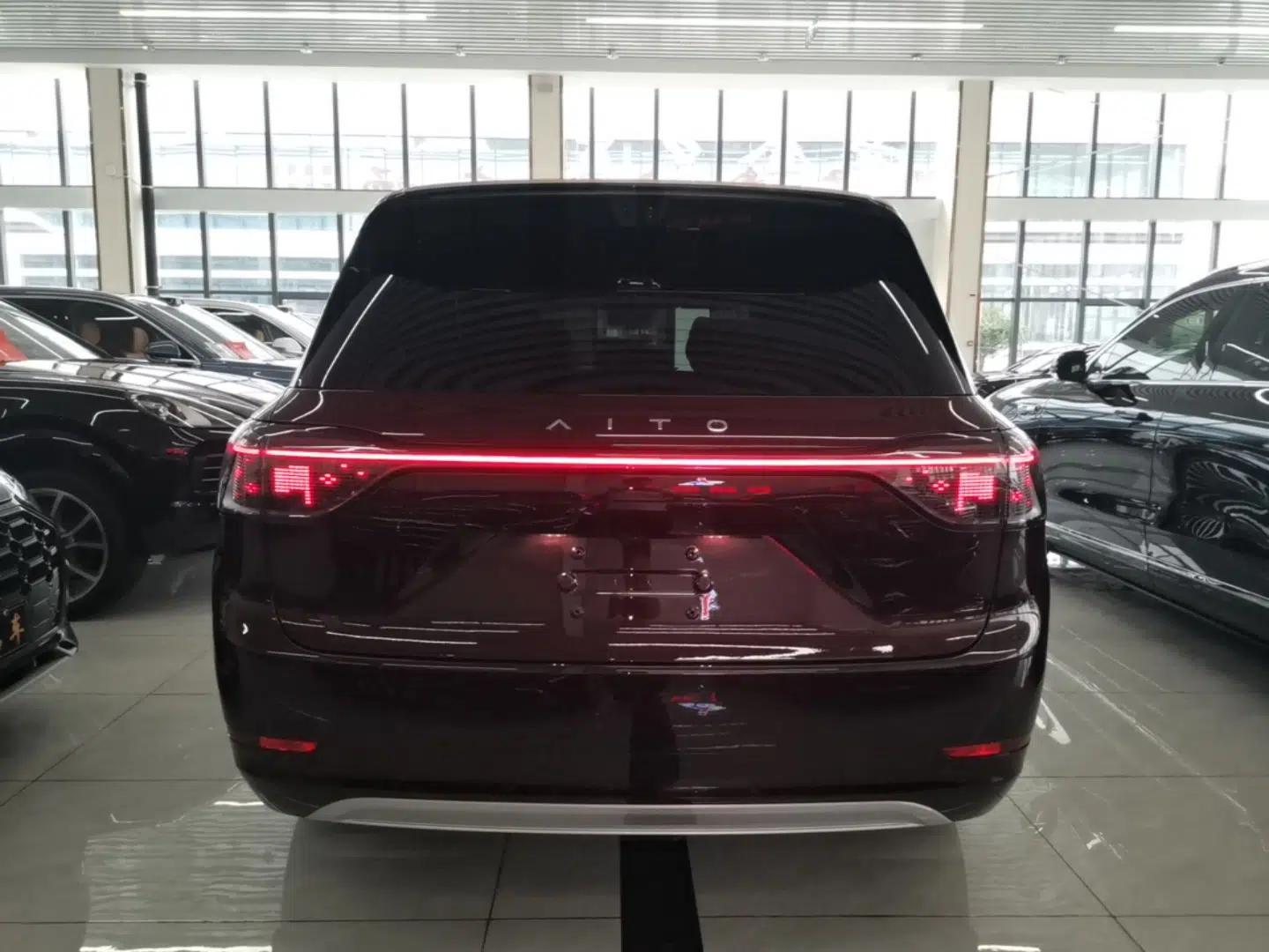Hima AITO M9 2025 Extended-Range Ultra Version 52 kWh 5-Seater Edition — миниатюра 5