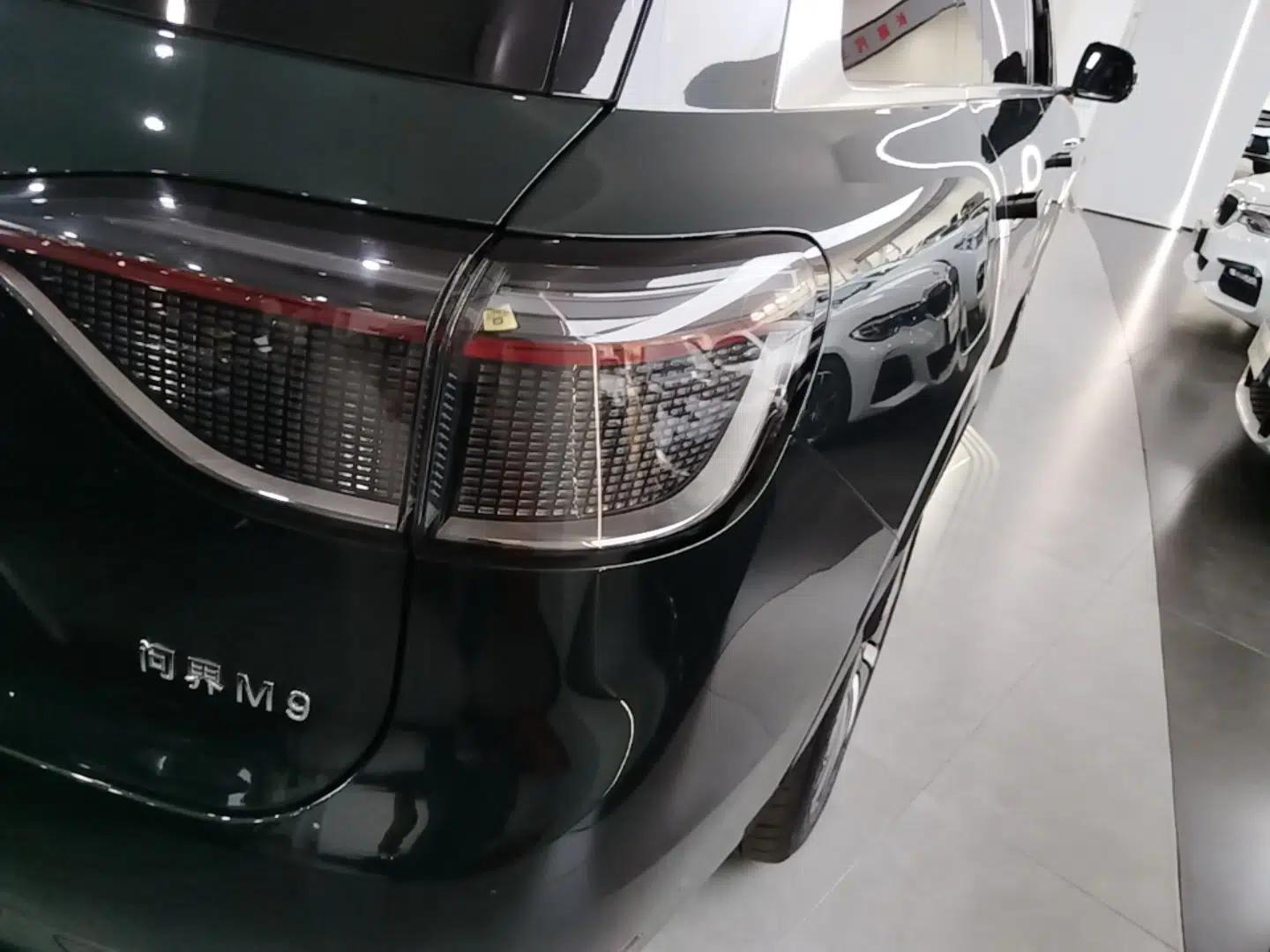 Hima AITO M9 2024 Range-Extended Max Edition 42 kWh 5-Seater Version — миниатюра 9
