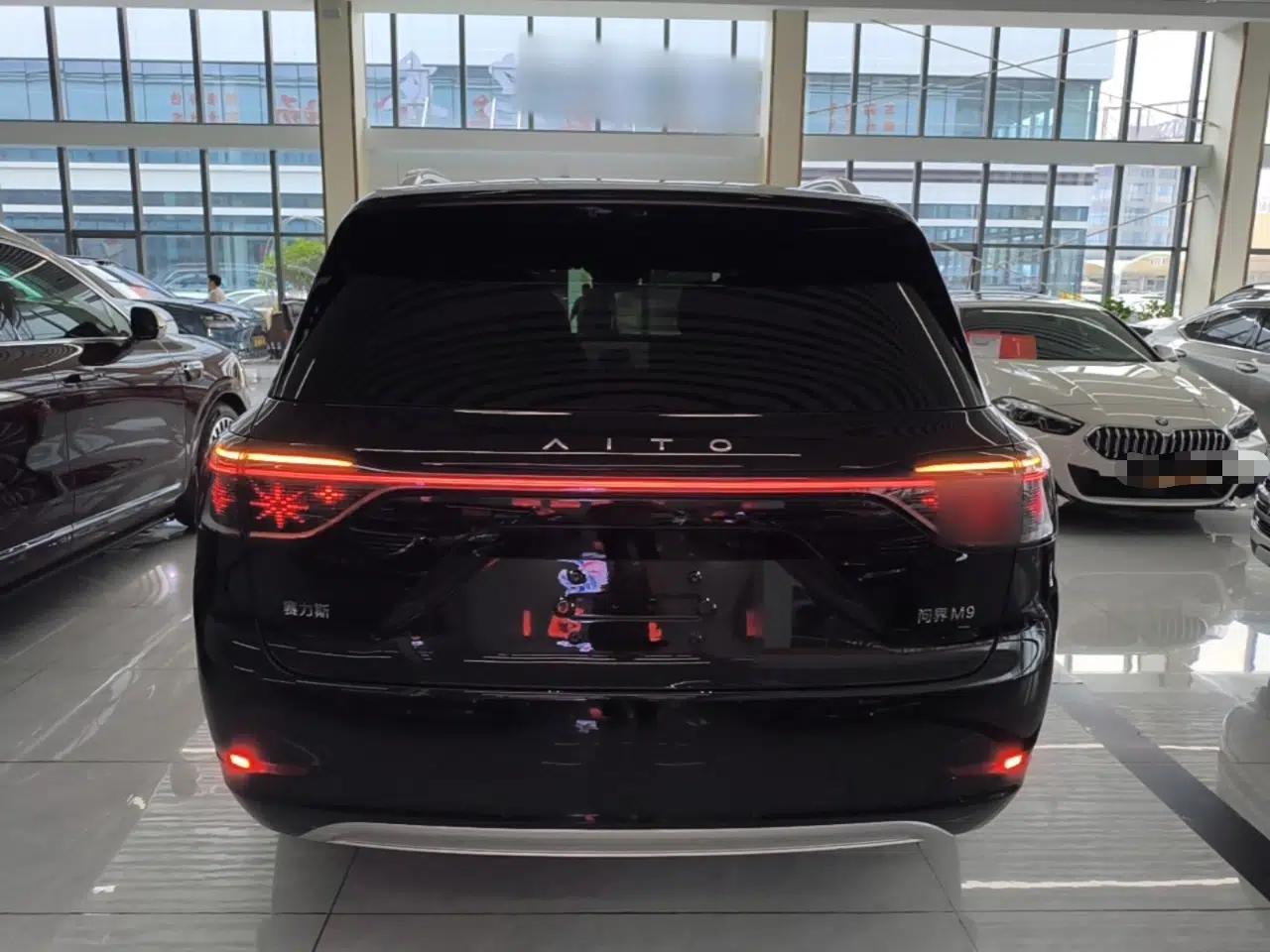 Hima AITO M9 2024 Range-Extended Ultra Version 52 kWh 6-Seater Model — миниатюра 5