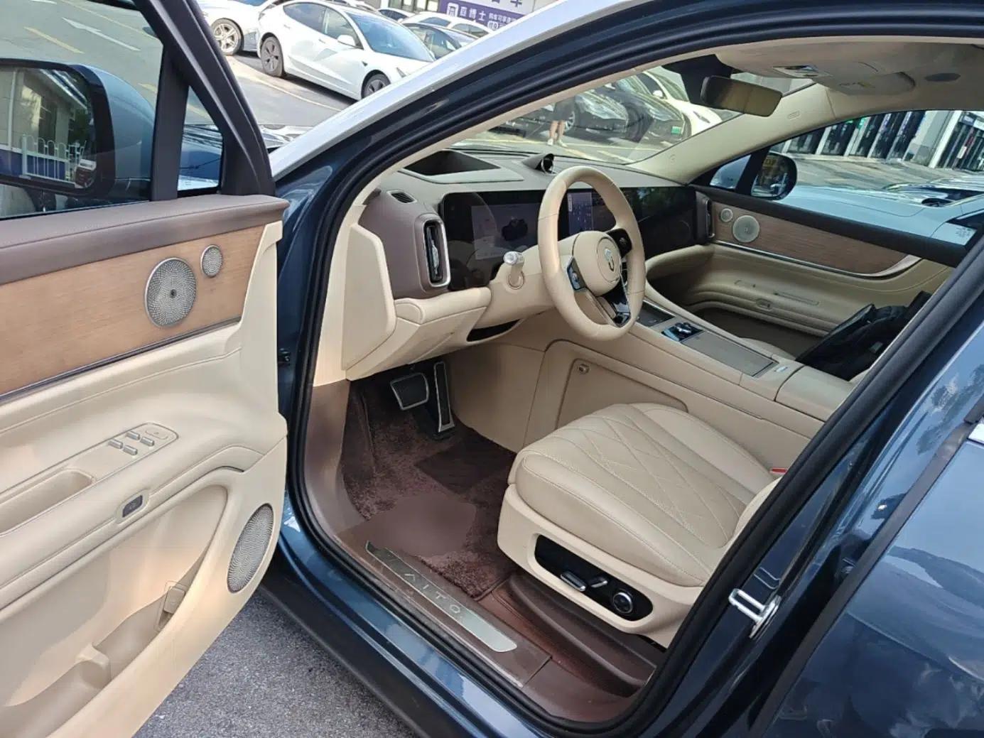 Hima AITO M9 2024 Range-Extended Ultra Version 42 kWh 6-Seater Model — миниатюра 18