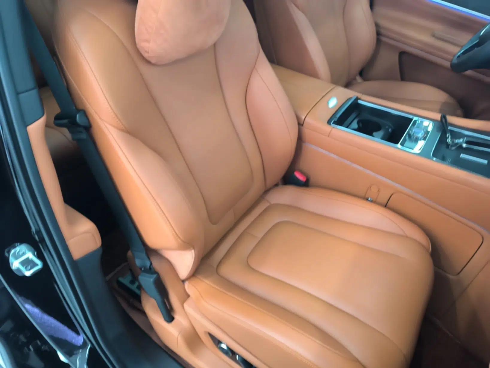 Hima AITO M9 2024 Range-Extended Max Edition 42 kWh 6-Seater Version — миниатюра 24