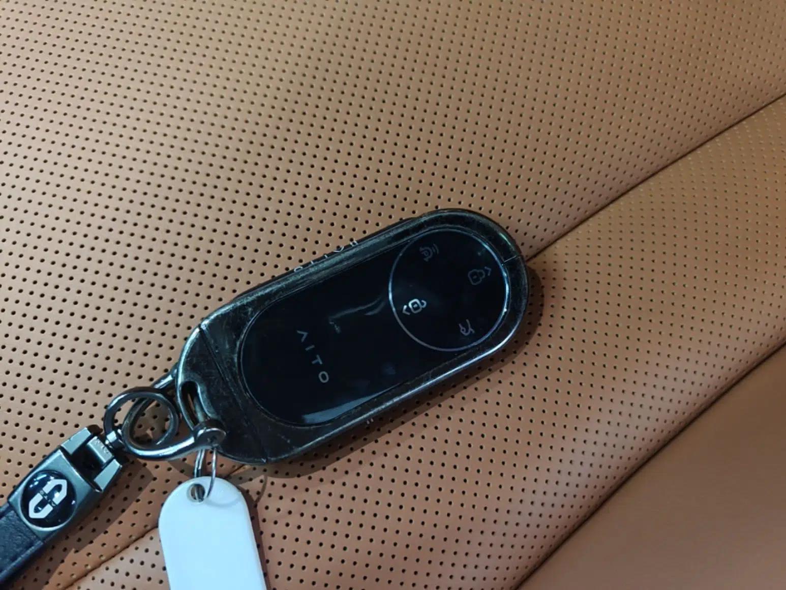 Hima AITO M9 2024 Range-Extended Ultra Version 52 kWh 6-Seater Model — миниатюра 28