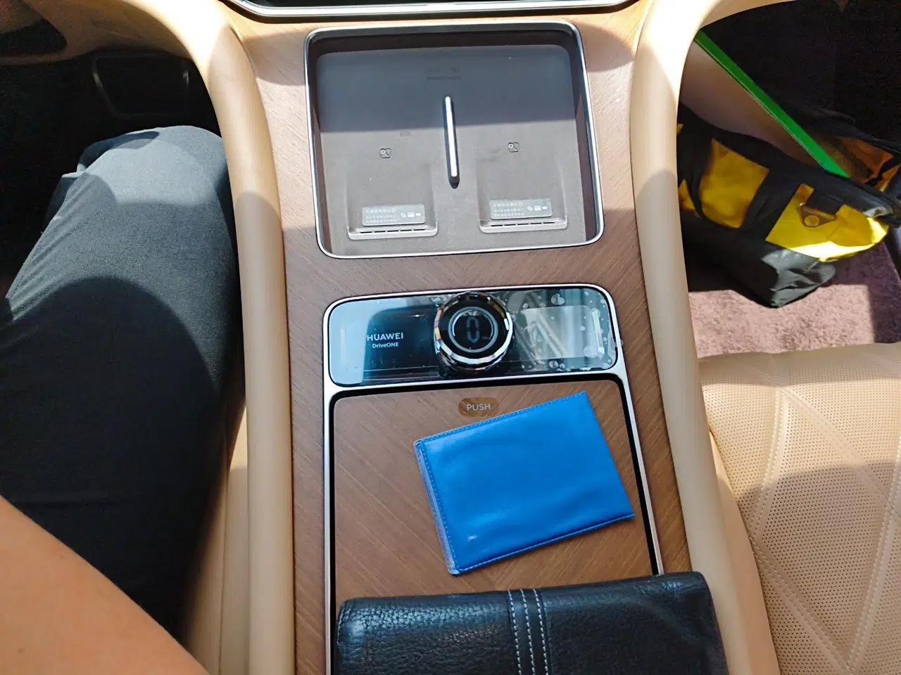 Hima AITO M9 2025 Extended-Range Ultra Version 52 kWh 6-Seater — миниатюра 14