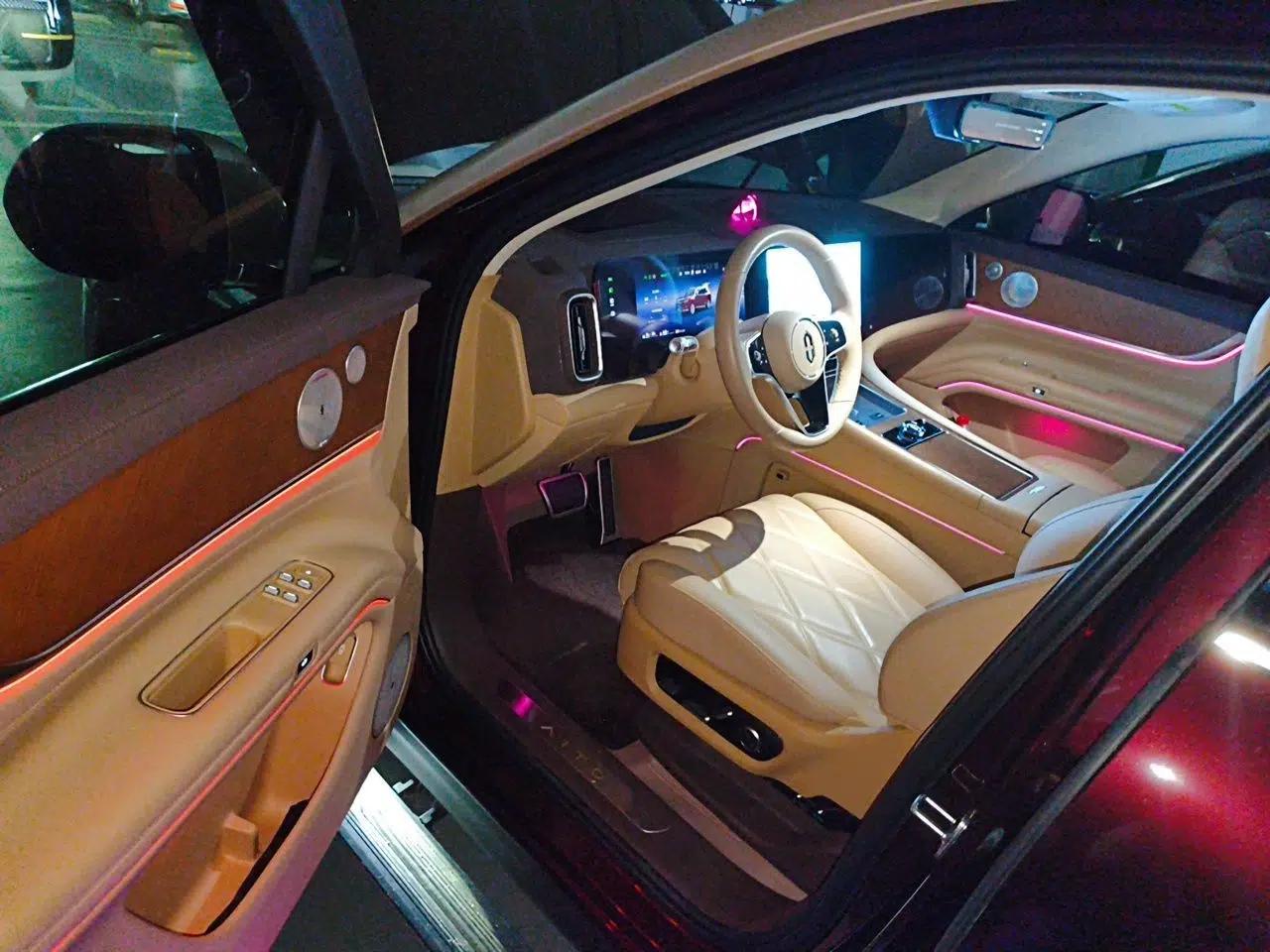 Hima AITO M9 2025 Extended-Range Ultra Version 52 kWh 6-Seater — миниатюра 16