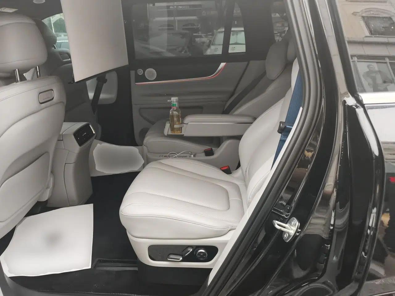 Hima AITO M9 2024 Range-Extended Ultra Version 52 kWh 6-Seater Model — миниатюра 17
