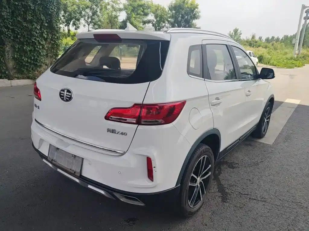 Besturn X40 2017 1.6L Automatic Luxury Edition — миниатюра 7