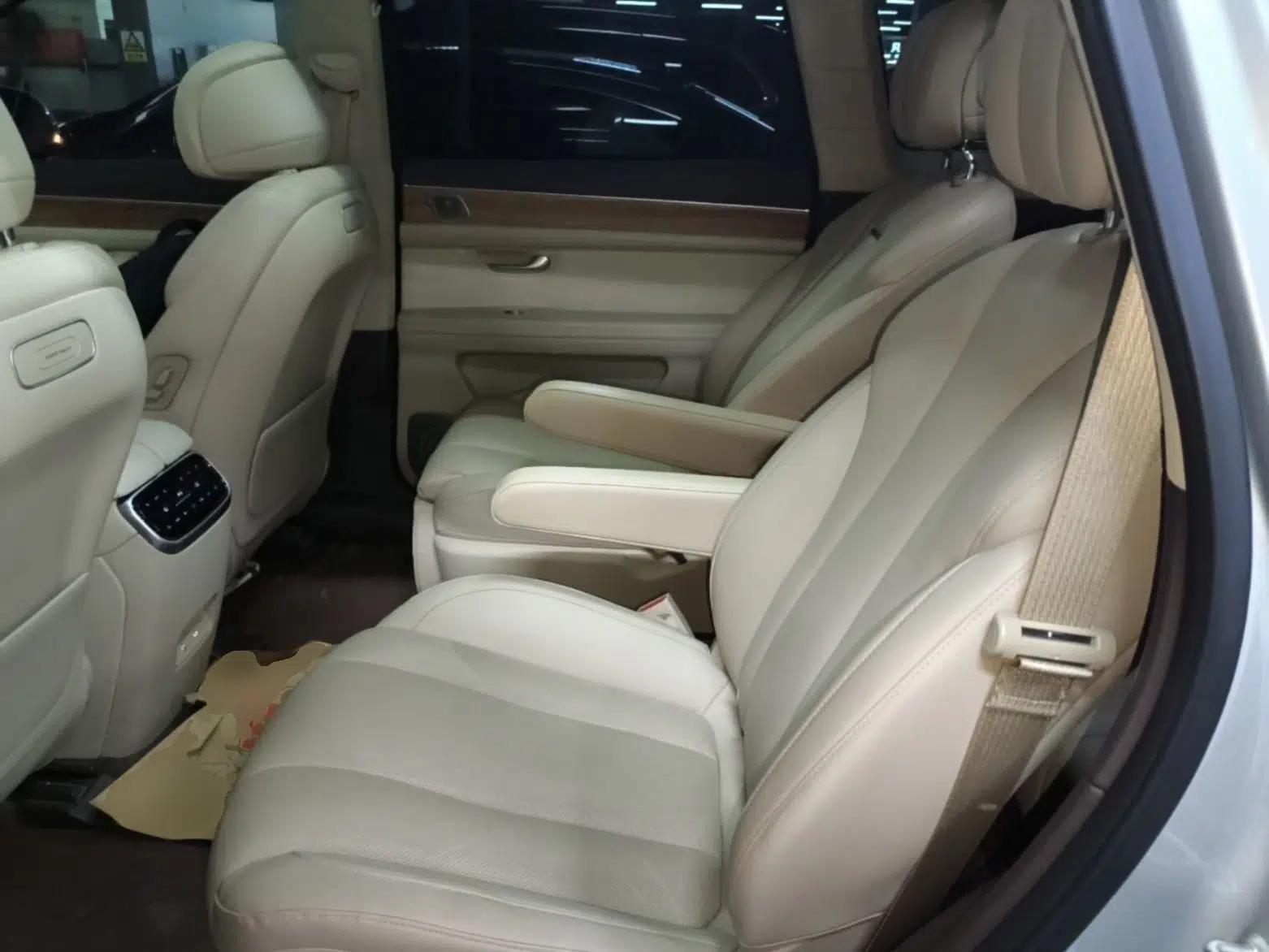 Hima AITO M7 2024 1.5T Intelligent Drive 4x4 Max Edition 6 Seats — миниатюра 20