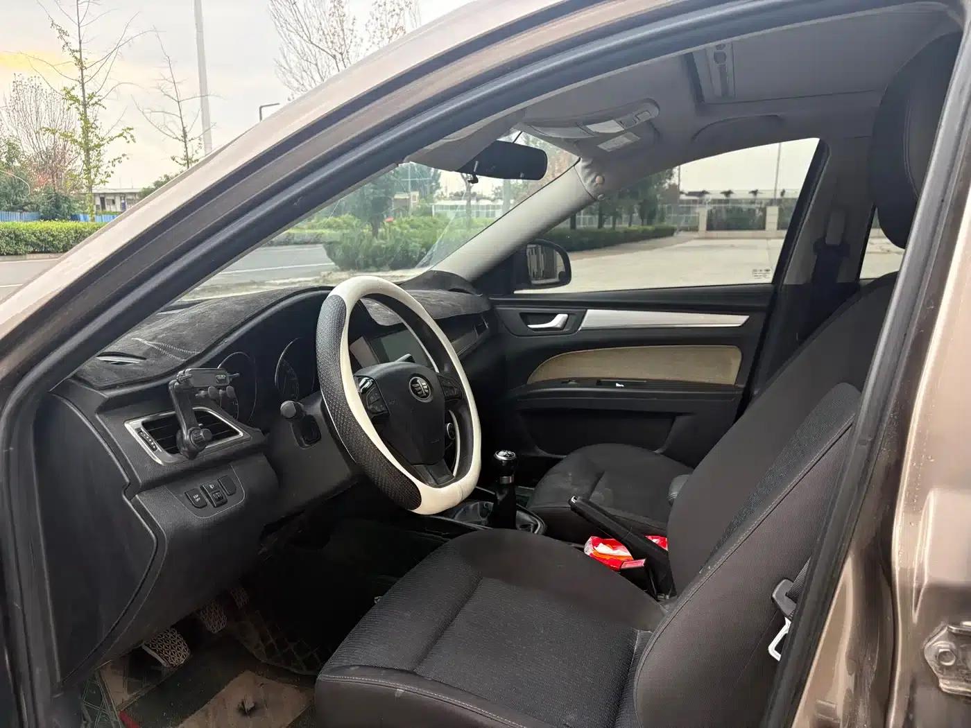 Besturn B30 2016 1.6L Manual Deluxe Edition — миниатюра 4