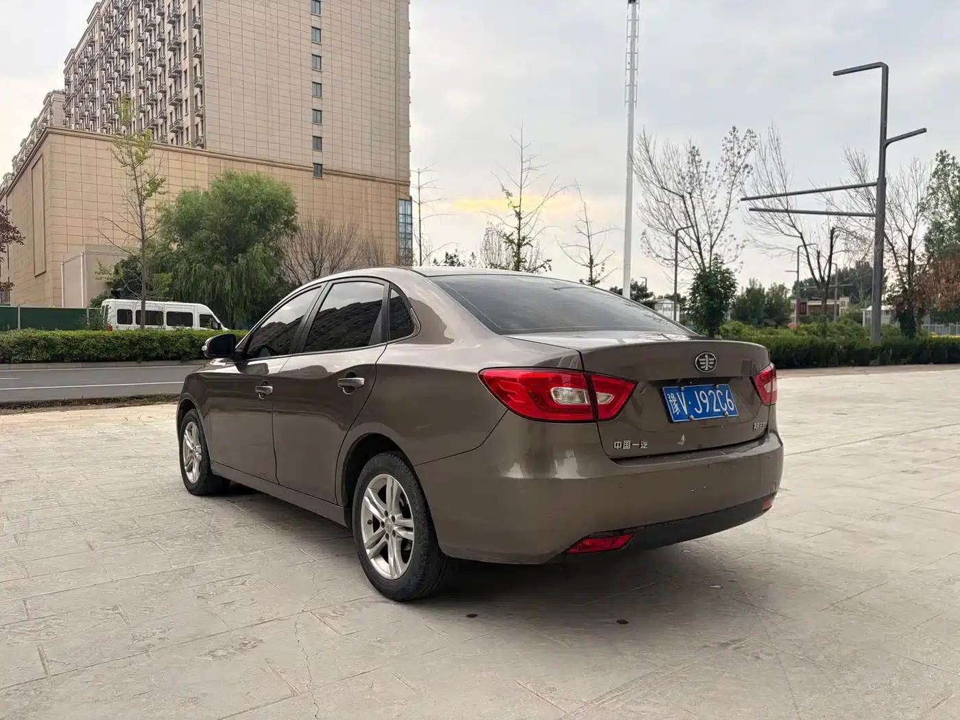 Besturn B30 2016 1.6L Manual Deluxe Edition — миниатюра 8