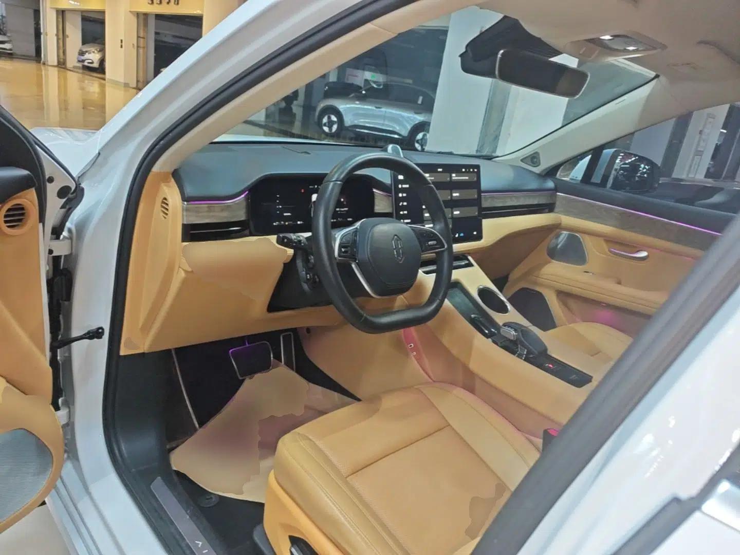 Hima AITO M5 2022 Extended-Range Four-Wheel Drive Performance Version — миниатюра 18