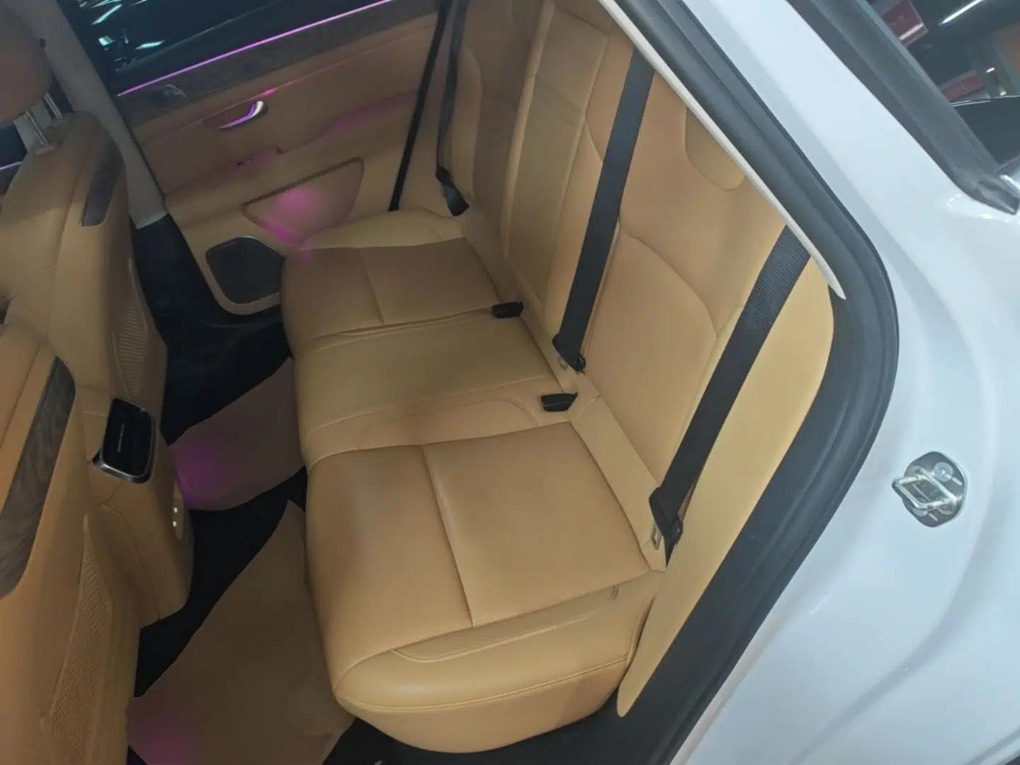 Hima AITO M5 2022 Extended-Range Four-Wheel Drive Performance Version — миниатюра 20