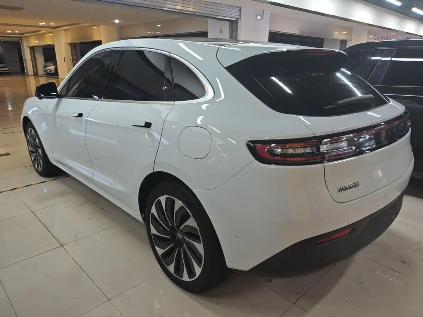 Hima AITO M5 2022 Extended-Range Four-Wheel Drive Performance Version — миниатюра 4