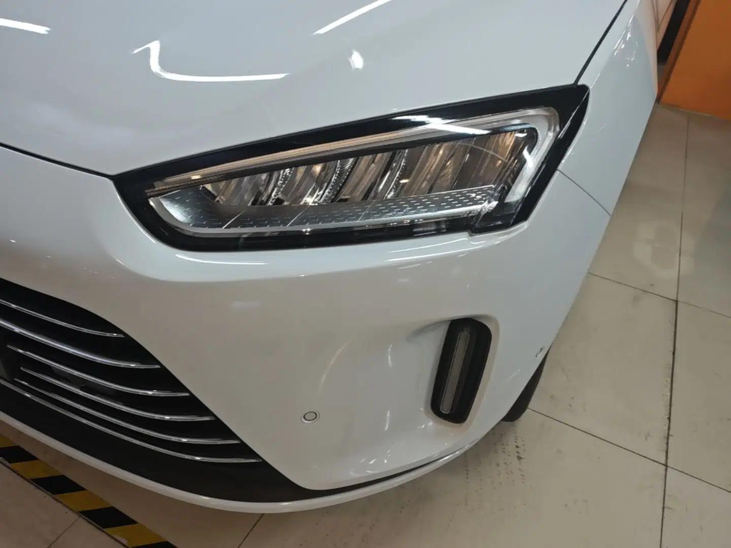 Hima AITO M5 2022 Extended-Range Four-Wheel Drive Performance Version — миниатюра 8