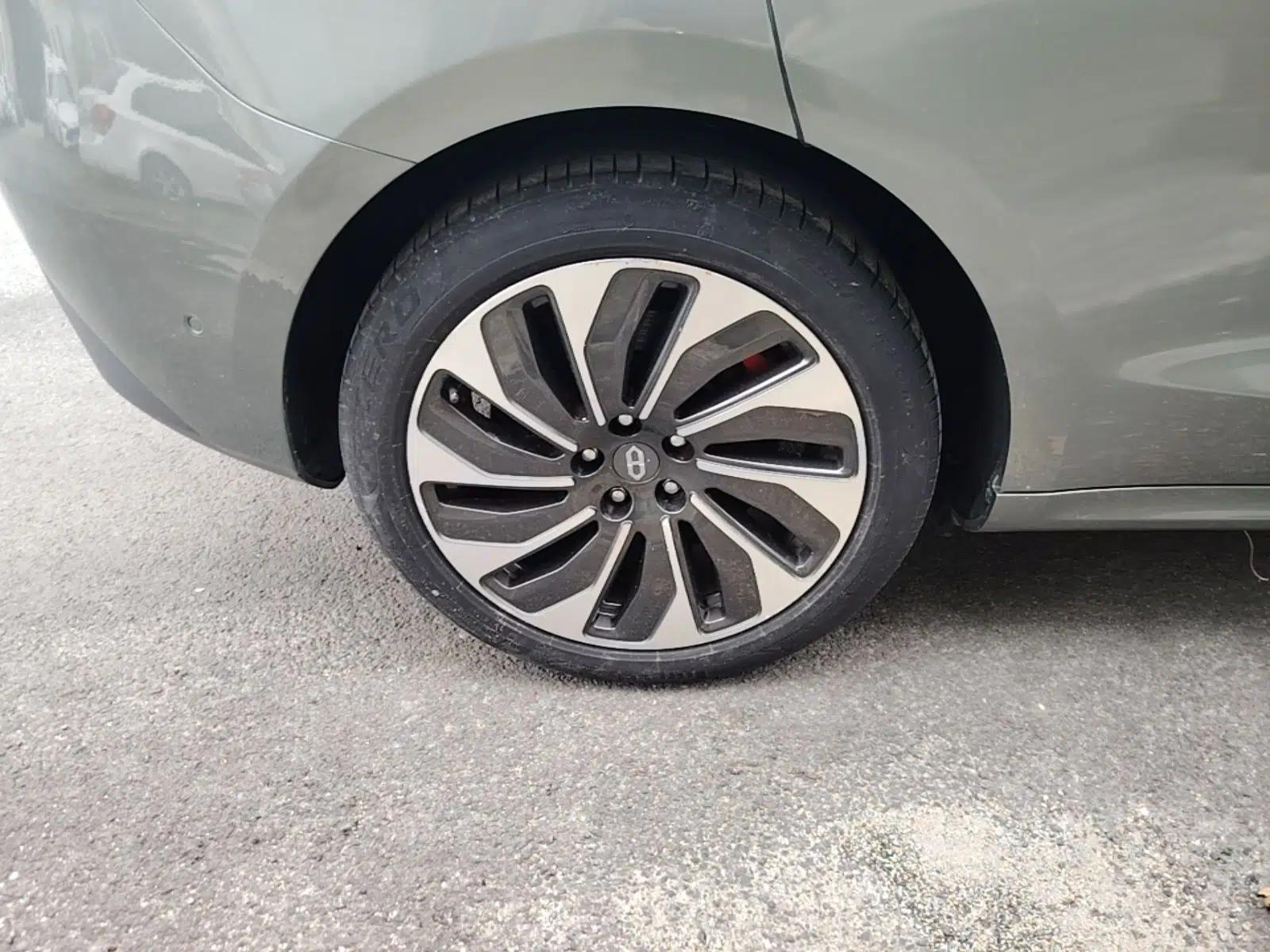 Hima AITO M5 2022 Range-Extended Rear-Drive Standard Version — миниатюра 11