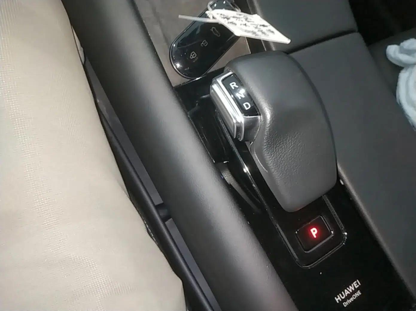 Hima AITO M5 2022 Range-Extended Rear-Drive Standard Version — миниатюра 16