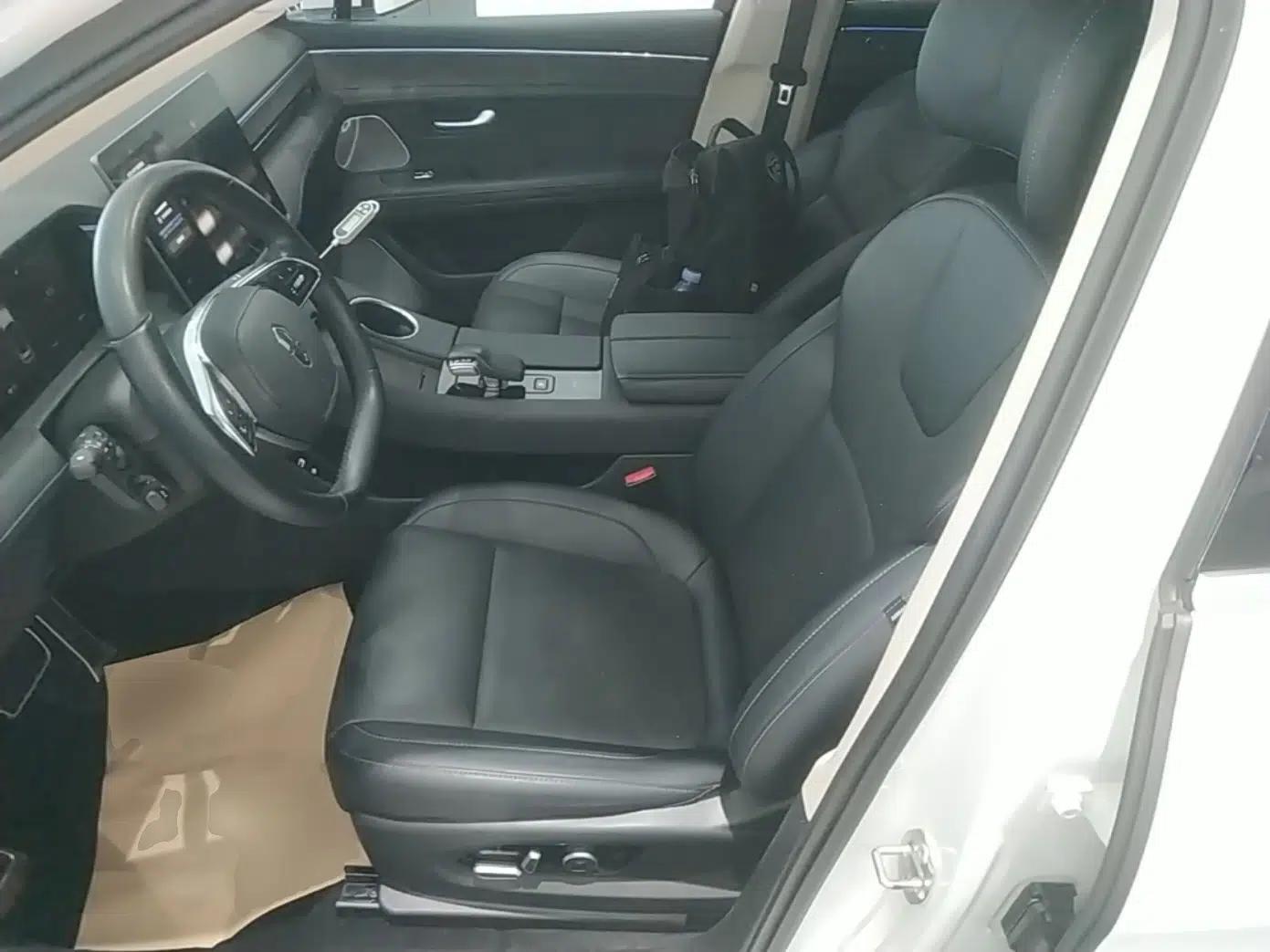 Hima AITO M5 2022 Range-Extended Rear-Drive Standard Version — миниатюра 17