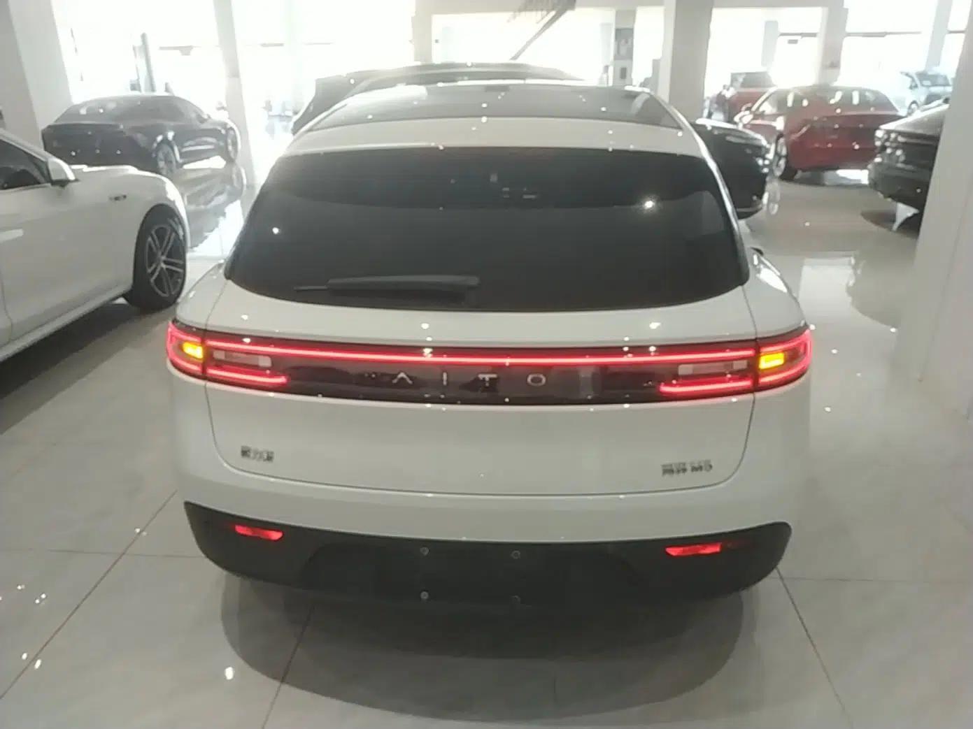 Hima AITO M5 2022 Range-Extended Rear-Drive Standard Version — миниатюра 5
