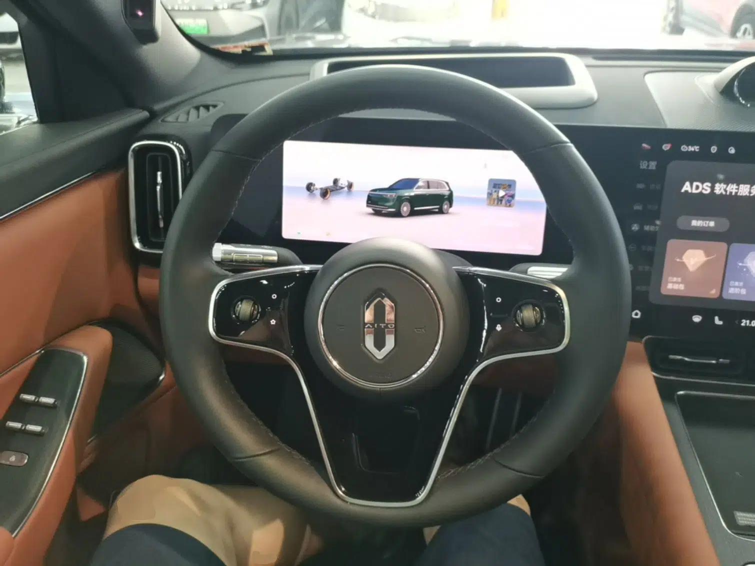 Hima AITO M8 2025 Extended-Range Ultra Version 53.4 kWh 6-Seater Edition — миниатюра 13