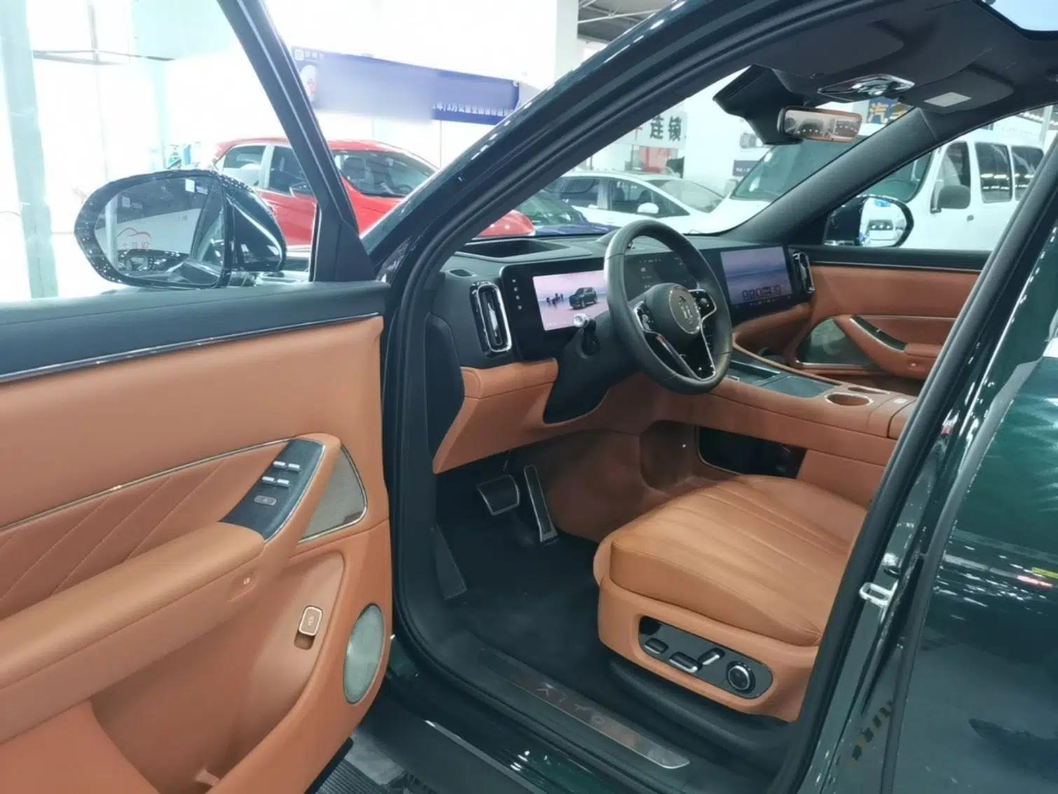 Hima AITO M8 2025 Extended-Range Ultra Version 53.4 kWh 6-Seater Edition — миниатюра 18