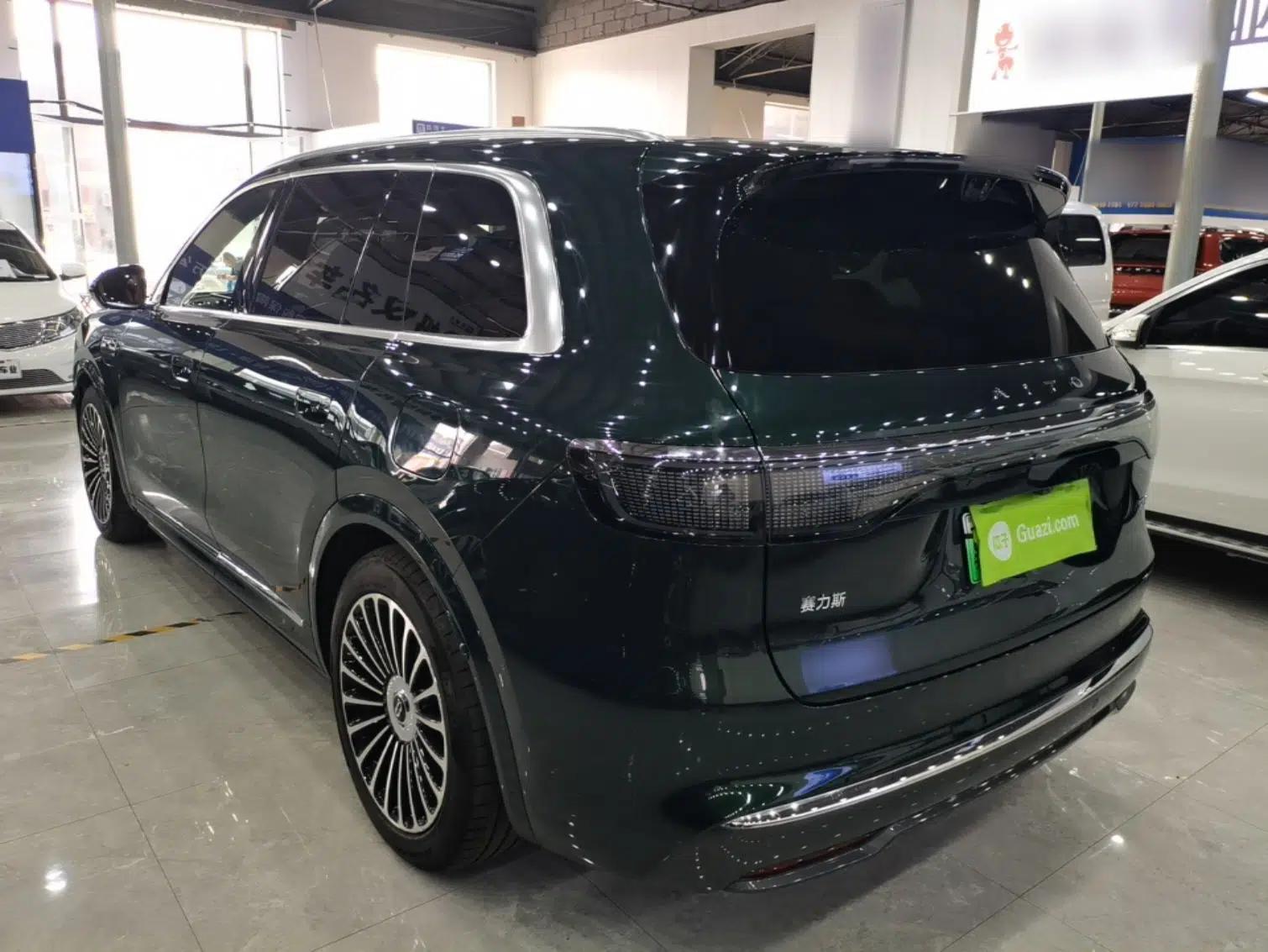 Hima AITO M8 2025 Extended-Range Ultra Version 53.4 kWh 6-Seater Edition — миниатюра 4