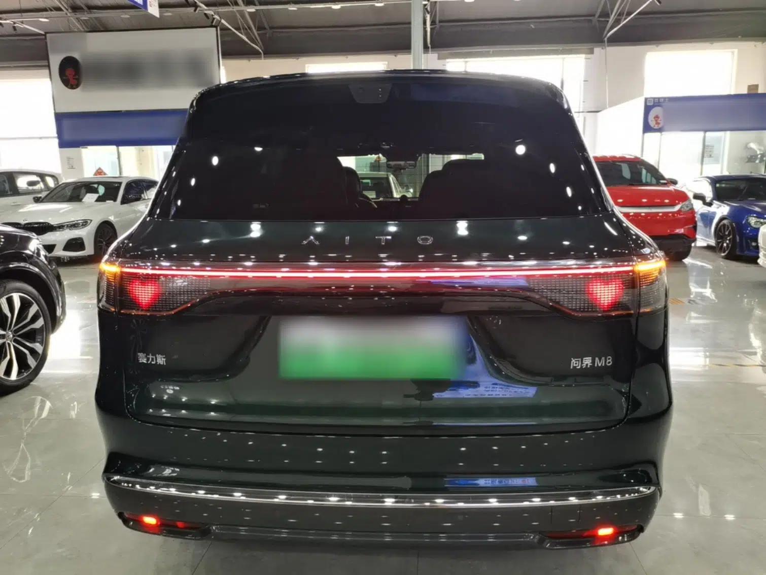 Hima AITO M8 2025 Extended-Range Ultra Version 53.4 kWh 6-Seater Edition — миниатюра 5
