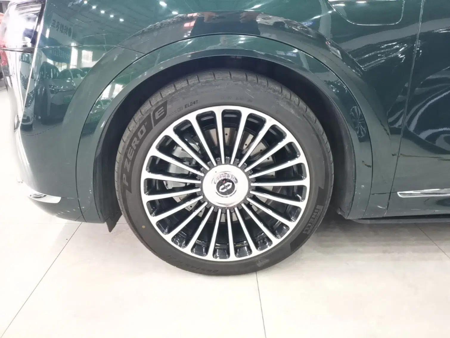 Hima AITO M8 2025 Extended-Range Ultra Version 53.4 kWh 6-Seater Edition — миниатюра 10