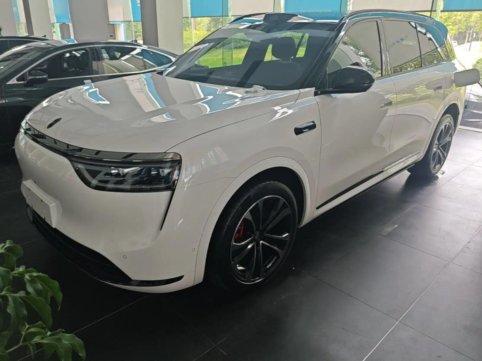 Hima AITO M8 2025 Extended-Range Max+ Version 53.4 kWh 6-Seater Edition — миниатюра 1