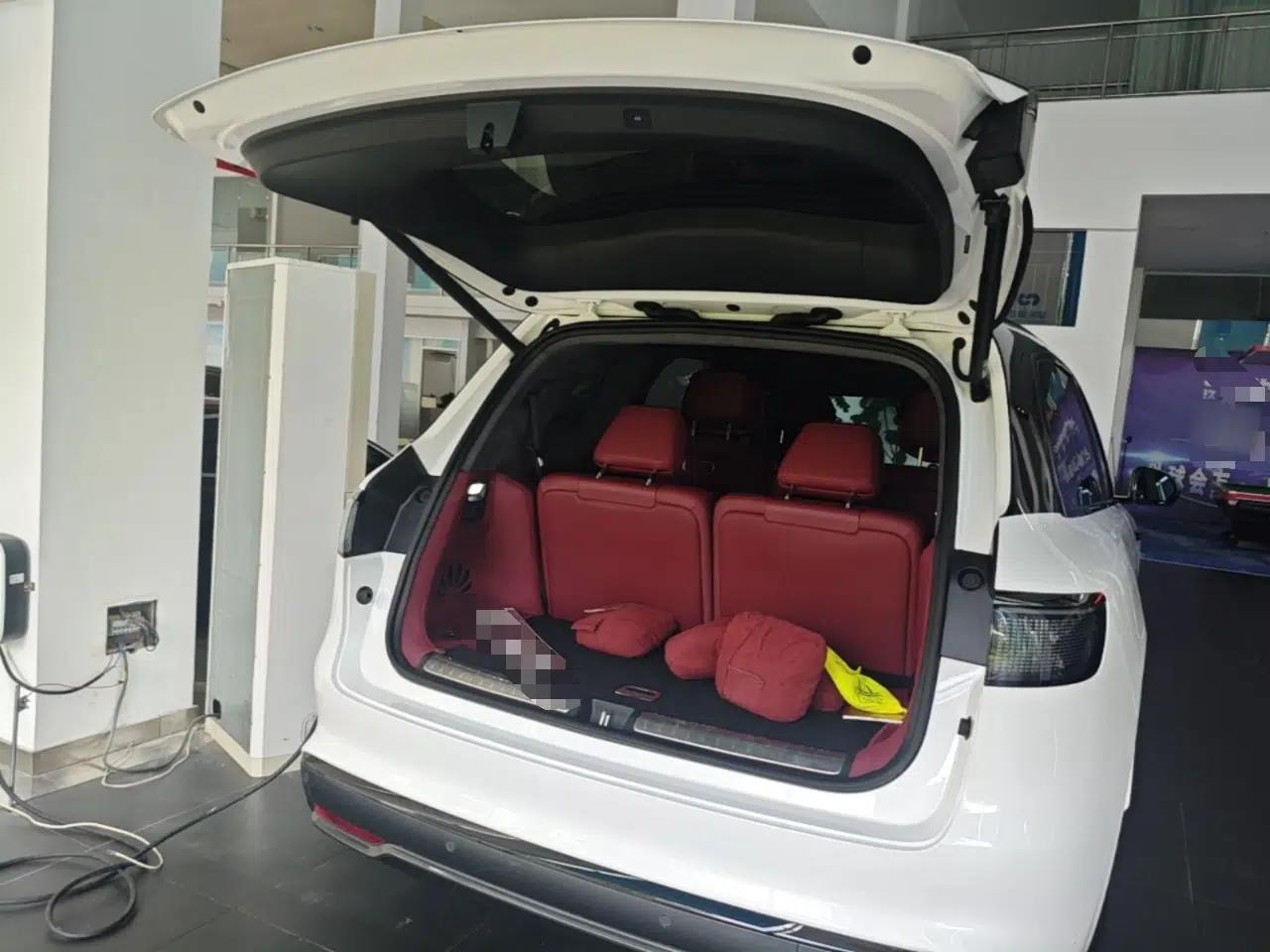 Hima AITO M8 2025 Extended-Range Max+ Version 53.4 kWh 6-Seater Edition — миниатюра 22