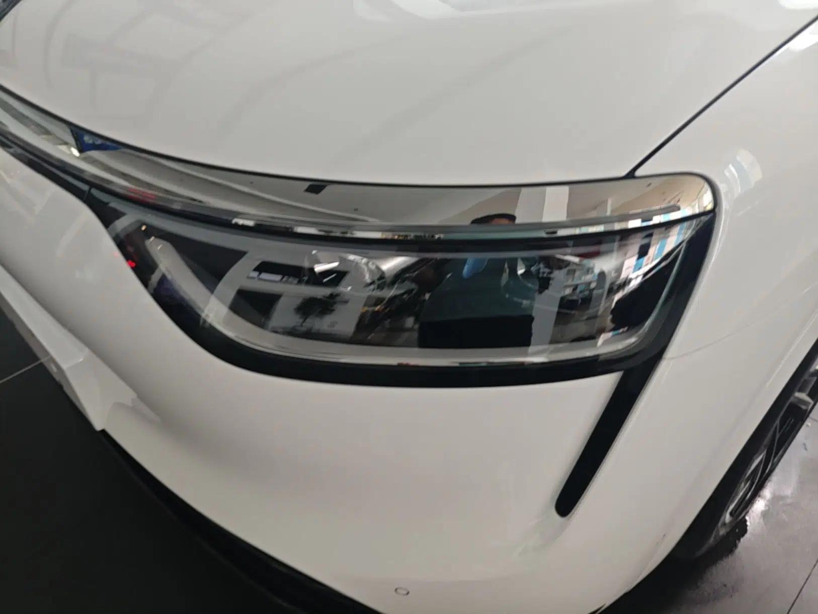Hima AITO M8 2025 Extended-Range Max+ Version 53.4 kWh 6-Seater Edition — миниатюра 8