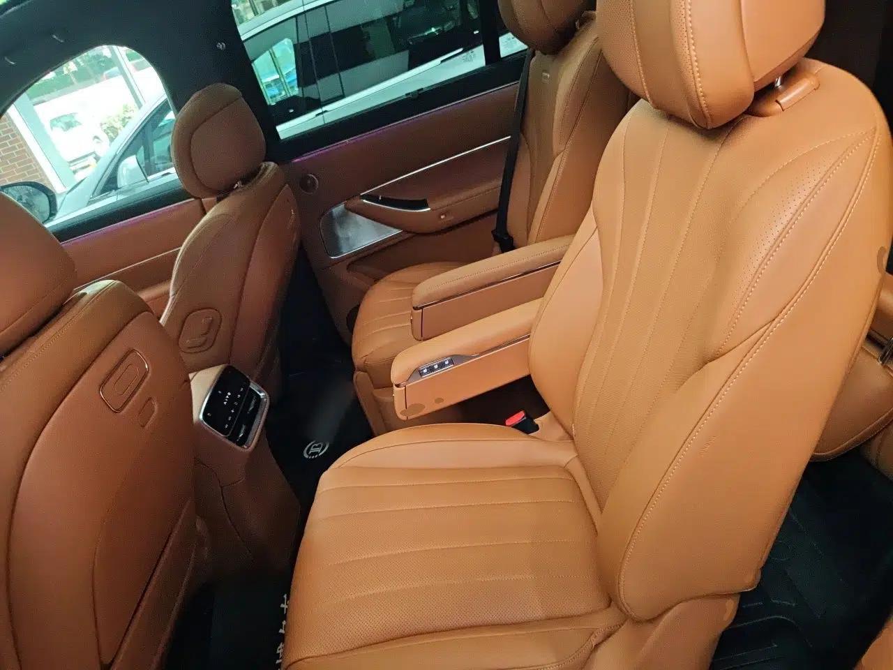 Hima AITO M8 2025 Extended-Range Max+ Version 53.4 kWh 6-Seater Edition — миниатюра 17