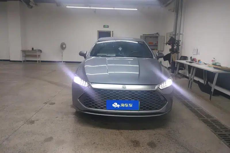 Qin PLUS DM 2024 Glory Edition DM-i 55KM Leading Model — миниатюра 2