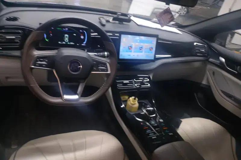 Qin PLUS DM 2024 Glory Edition DM-i 55KM Leading Model — миниатюра 13