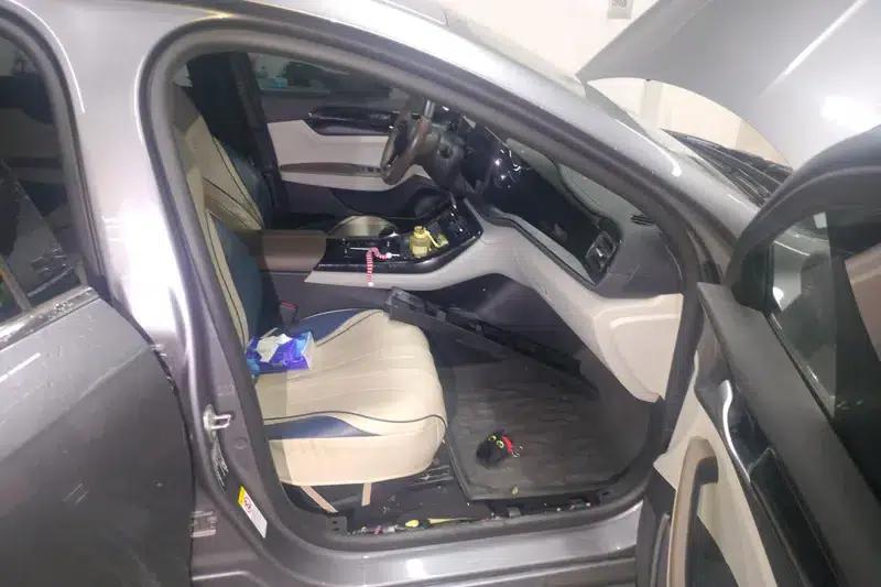 Qin PLUS DM 2024 Glory Edition DM-i 55KM Leading Model — миниатюра 16