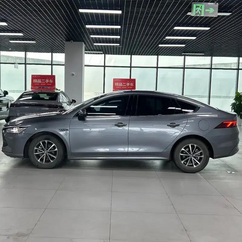 Qin PLUS DM 2024 Glory Edition DM-i 55KM Leading Model — миниатюра 2