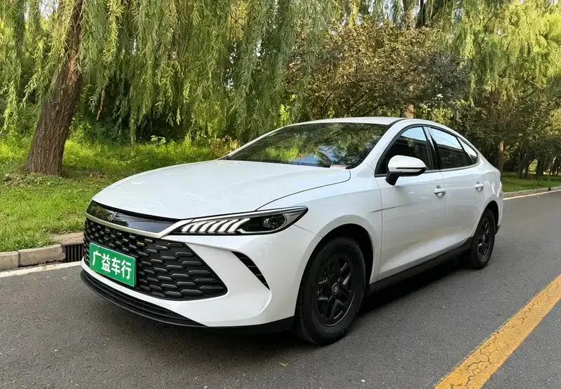 Qin PLUS DM 2025 Intelligent Driving Edition DM-i 55KM Leading Model — миниатюра 1