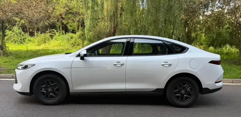 Qin PLUS DM 2025 Intelligent Driving Edition DM-i 55KM Leading Model — миниатюра 3
