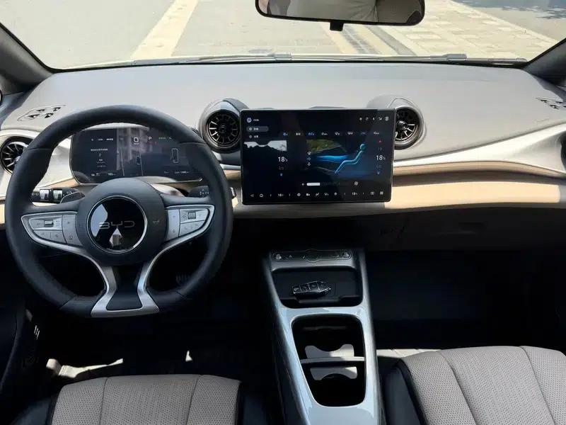Dolphin 2025 Smart Driving Edition 410KM Fashion Edition — миниатюра 10
