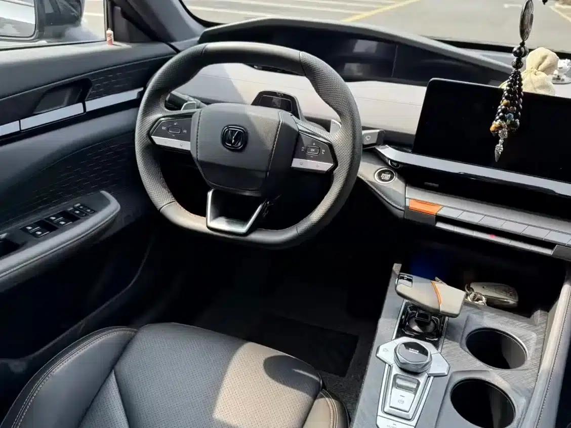 Changan UNI-V 2022 1.5T Smart Navigation Edition — миниатюра 4