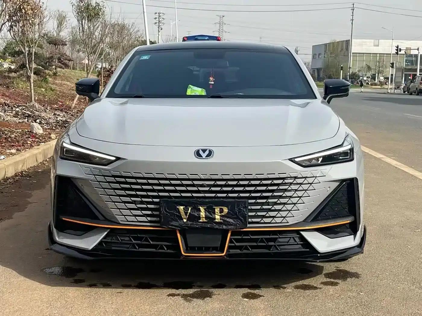 Changan UNI-V 2022 1.5T Sport Edition — миниатюра 2