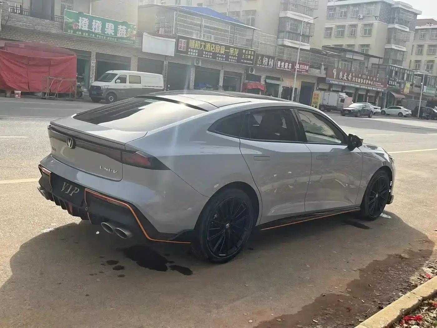 Changan UNI-V 2022 1.5T Sport Edition — миниатюра 13