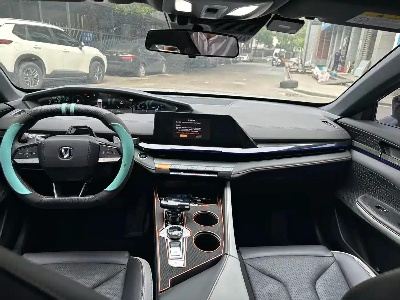 Changan UNI-V 2022 1.5T Sport Edition — миниатюра 4