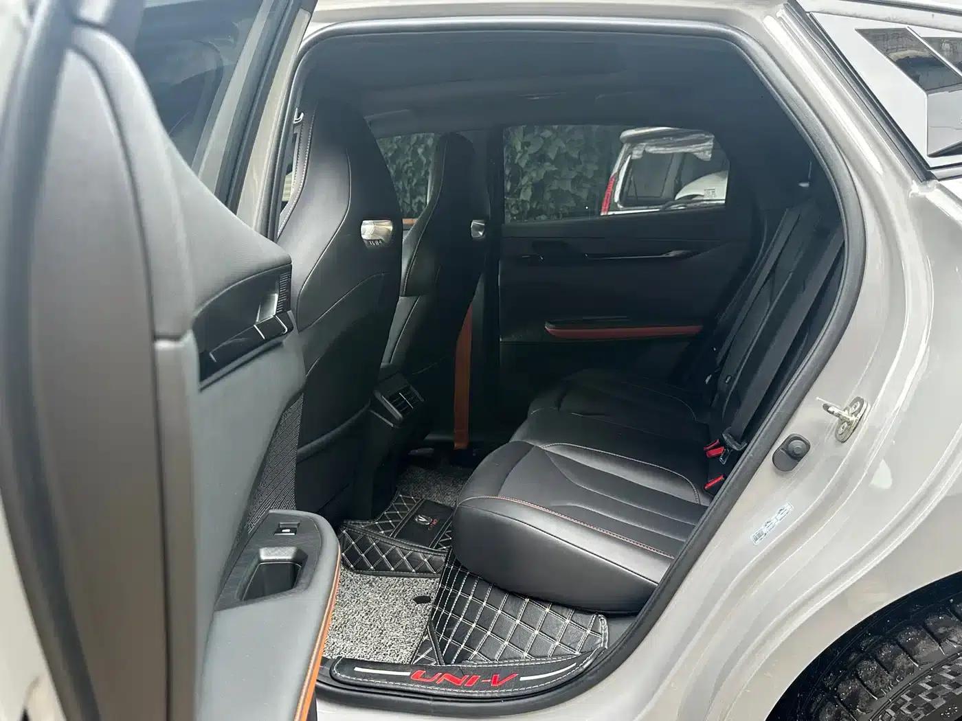 Changan UNI-V 2023 1.5T Premium Edition — миниатюра 13