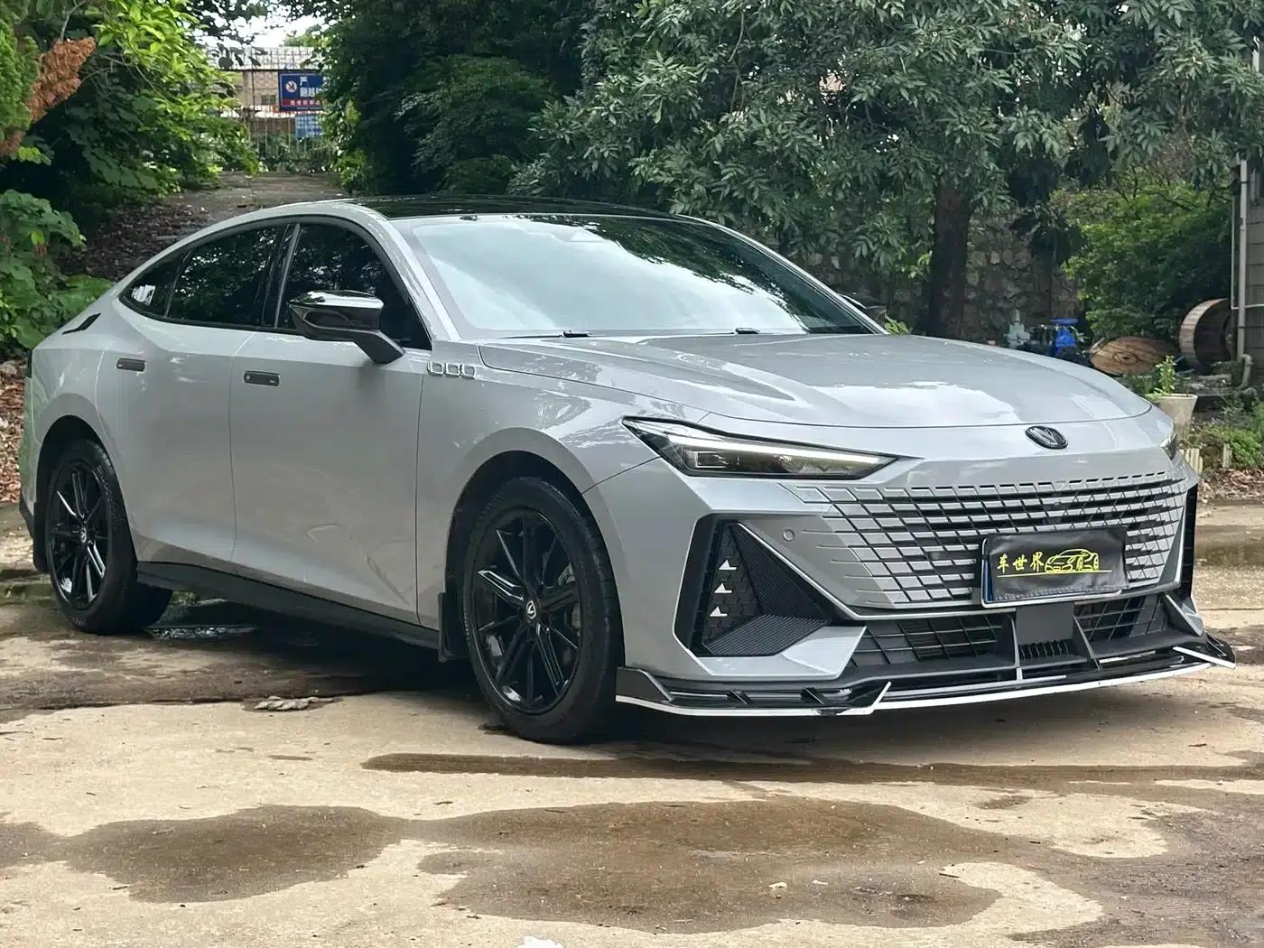 Changan UNI-V 2023 1.5T Premium Edition — миниатюра 3