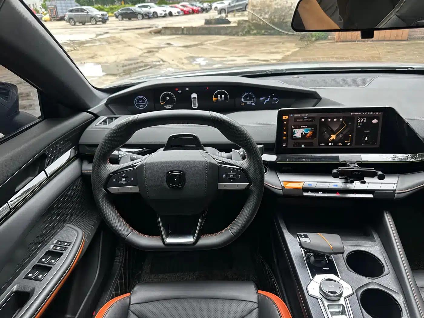 Changan UNI-V 2023 1.5T Premium Edition — миниатюра 4