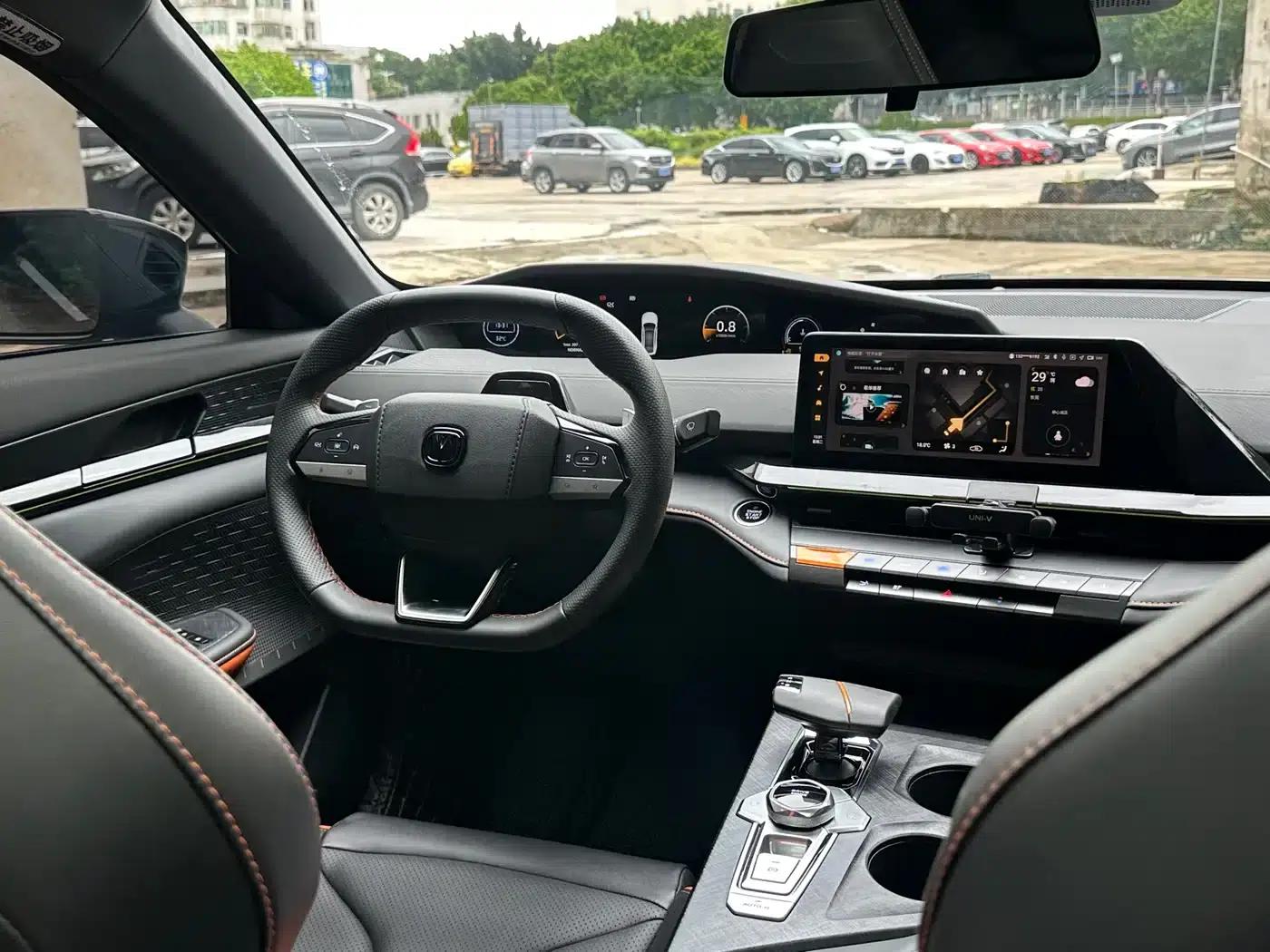 Changan UNI-V 2023 1.5T Premium Edition — миниатюра 5