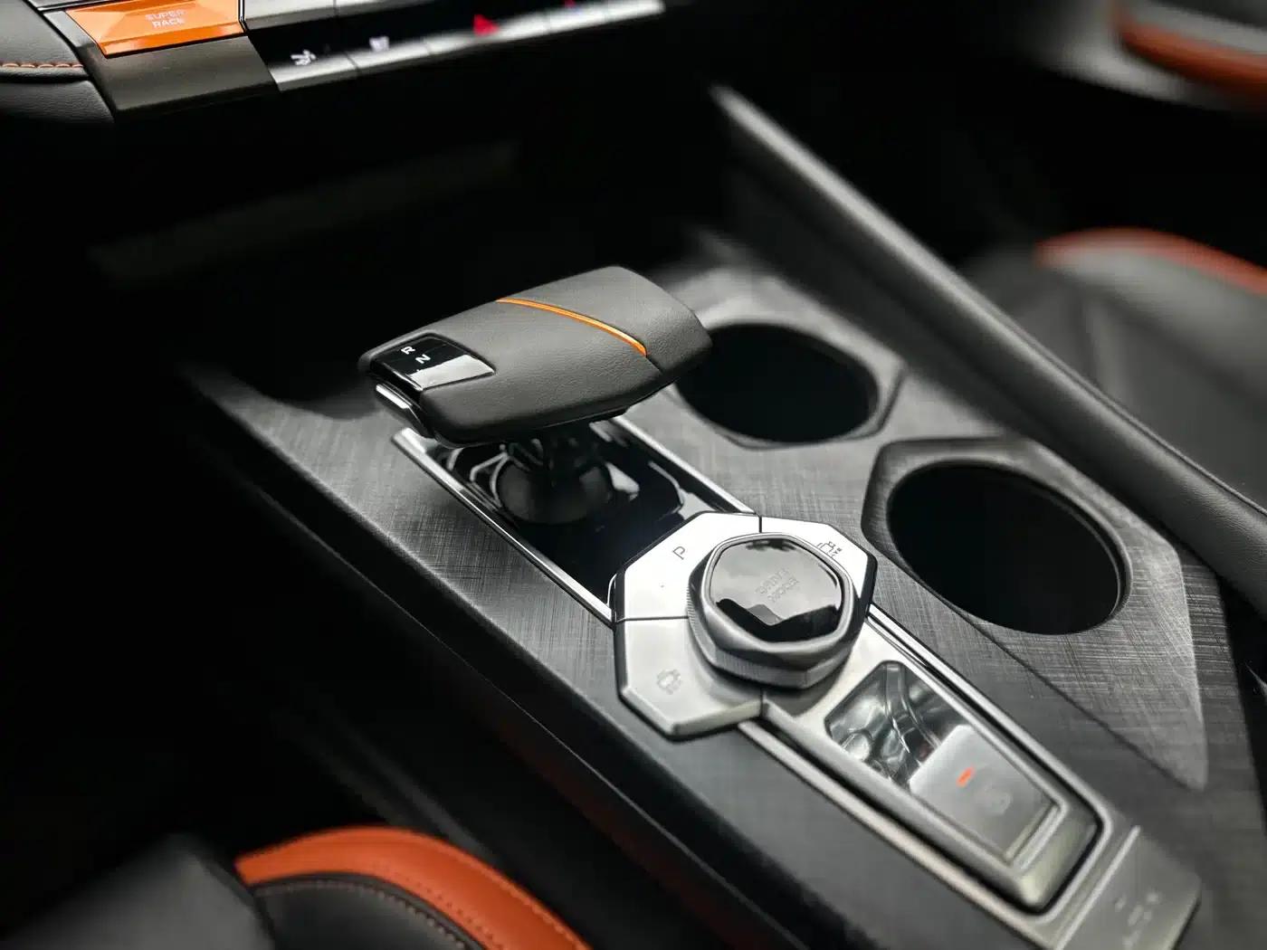 Changan UNI-V 2023 1.5T Premium Edition — миниатюра 6