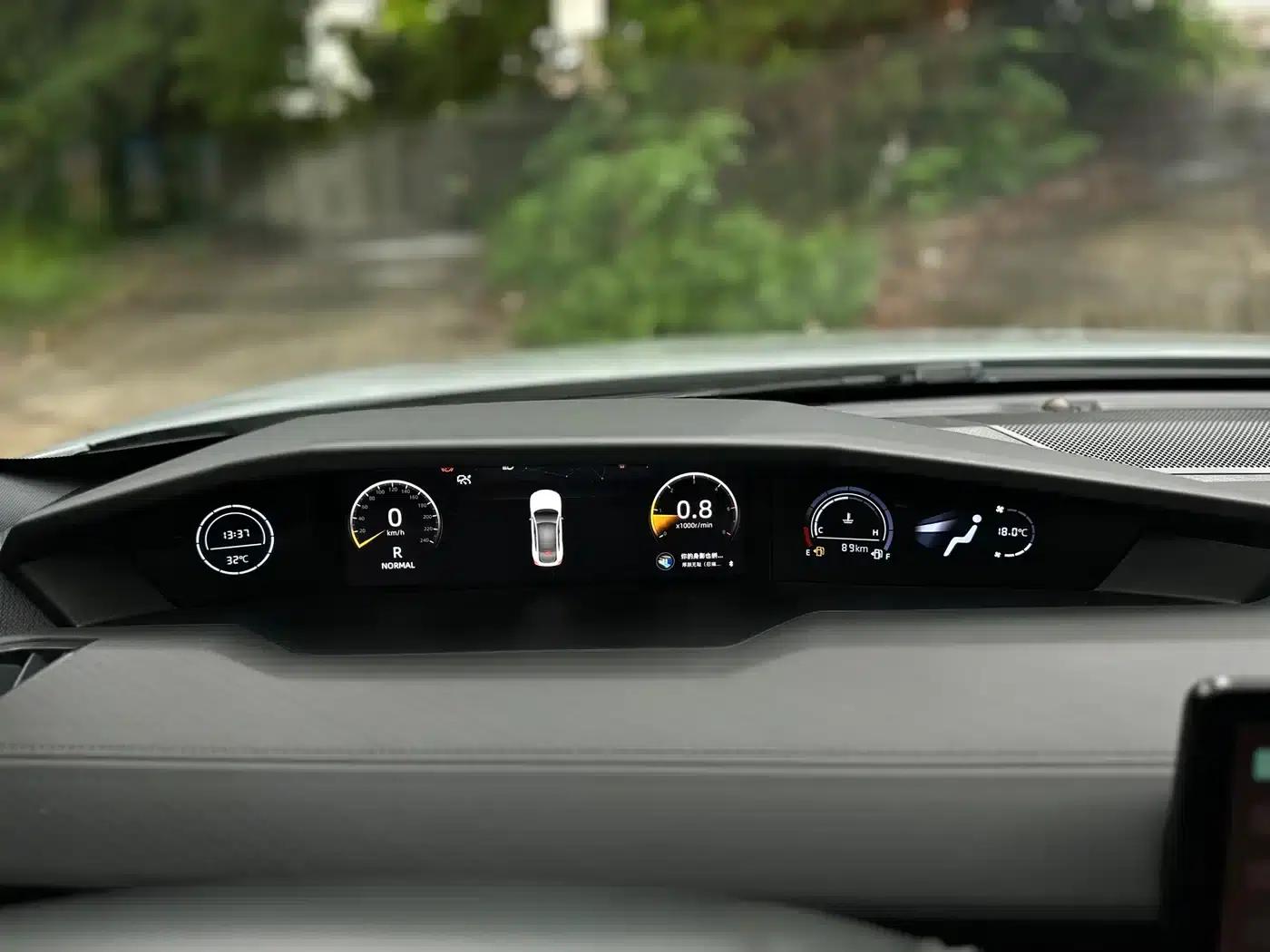 Changan UNI-V 2023 1.5T Premium Edition — миниатюра 8